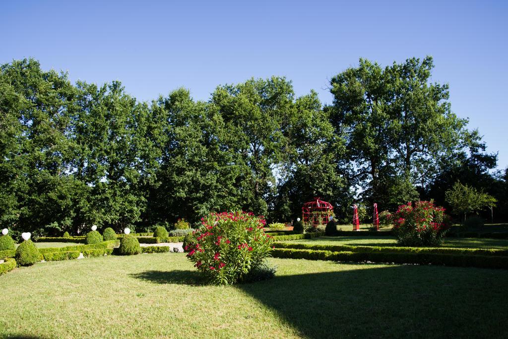 Le Manoir Jean Hotel